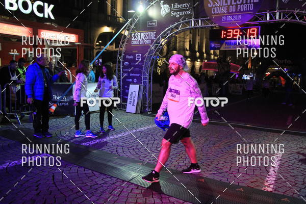 Buy your photos of the eventS�o Silvestre Porto 2019 on Fotop
