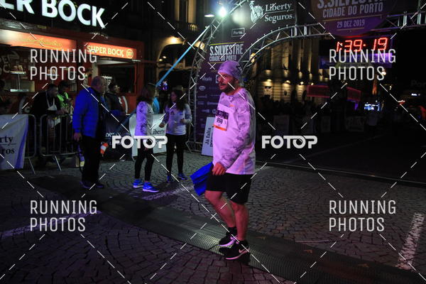 Buy your photos of the eventS�o Silvestre Porto 2019 on Fotop