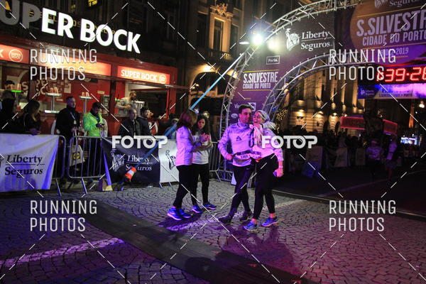 Buy your photos of the eventS�o Silvestre Porto 2019 on Fotop