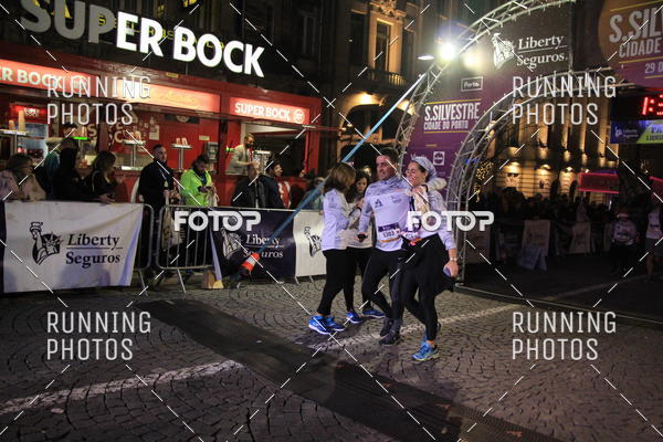 Buy your photos of the eventS�o Silvestre Porto 2019 on Fotop