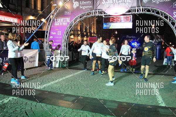 Buy your photos of the eventS�o Silvestre Porto 2019 on Fotop