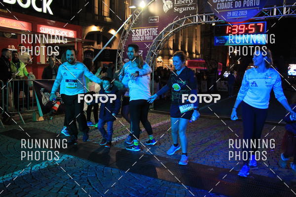 Buy your photos of the eventS�o Silvestre Porto 2019 on Fotop