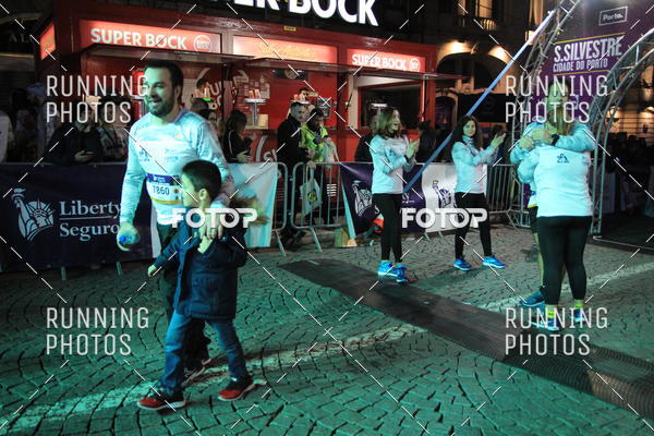 Buy your photos of the eventS�o Silvestre Porto 2019 on Fotop