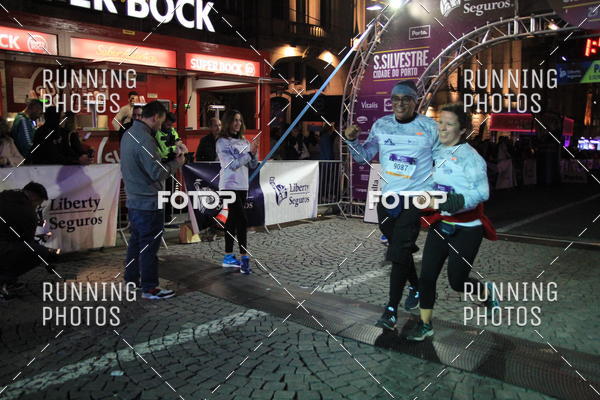 Buy your photos of the eventS�o Silvestre Porto 2019 on Fotop