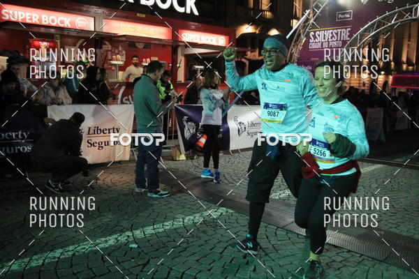 Buy your photos of the eventS�o Silvestre Porto 2019 on Fotop