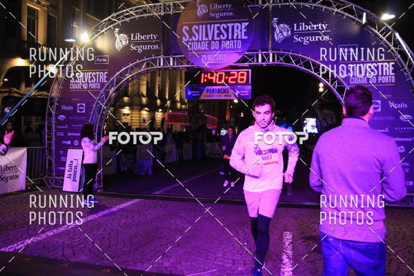 Buy your photos of the eventS�o Silvestre Porto 2019 on Fotop