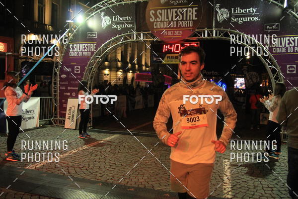 Buy your photos of the eventS�o Silvestre Porto 2019 on Fotop
