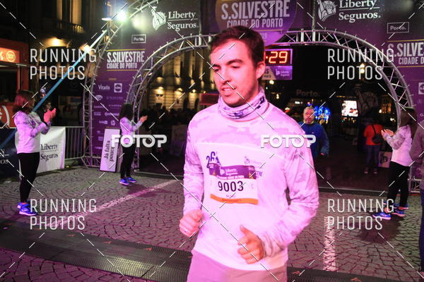 Buy your photos of the eventS�o Silvestre Porto 2019 on Fotop