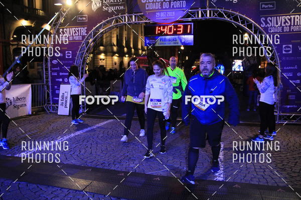 Buy your photos of the eventS�o Silvestre Porto 2019 on Fotop