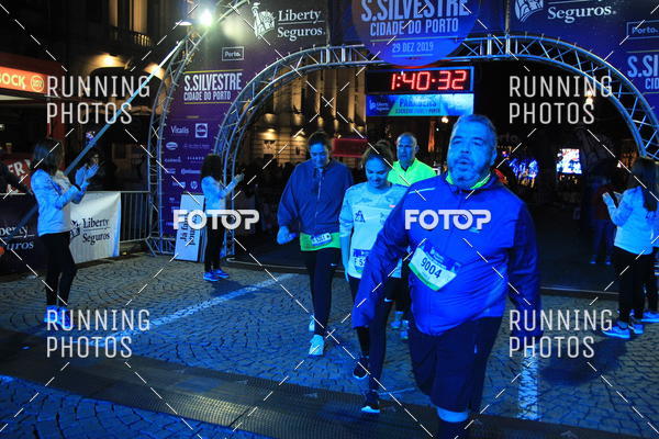 Buy your photos of the eventS�o Silvestre Porto 2019 on Fotop