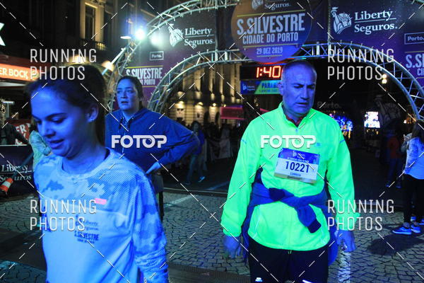 Buy your photos of the eventS�o Silvestre Porto 2019 on Fotop