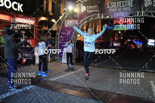 Buy your photos of the eventS�o Silvestre Porto 2019 on Fotop