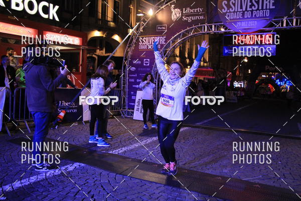 Buy your photos of the eventS�o Silvestre Porto 2019 on Fotop