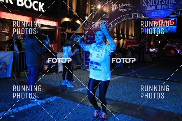 Buy your photos of the eventS�o Silvestre Porto 2019 on Fotop