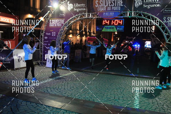 Buy your photos of the eventS�o Silvestre Porto 2019 on Fotop