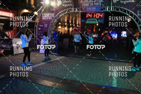 Buy your photos of the eventS�o Silvestre Porto 2019 on Fotop