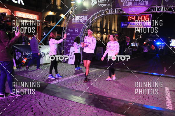 Buy your photos of the eventS�o Silvestre Porto 2019 on Fotop