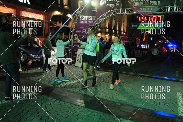 Buy your photos of the eventS�o Silvestre Porto 2019 on Fotop