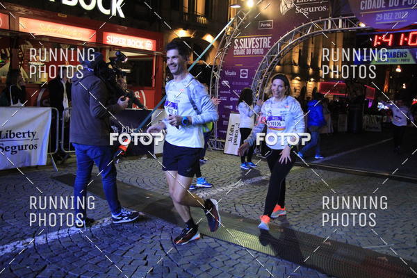 Buy your photos of the eventS�o Silvestre Porto 2019 on Fotop