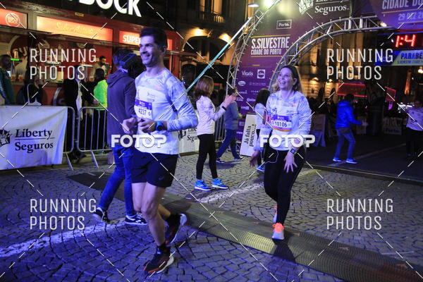 Buy your photos of the eventS�o Silvestre Porto 2019 on Fotop