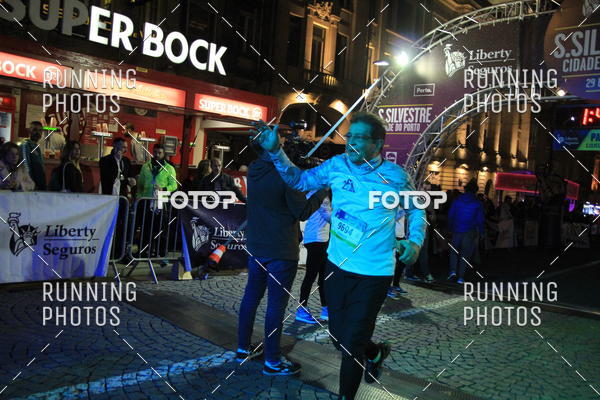 Buy your photos of the eventS�o Silvestre Porto 2019 on Fotop