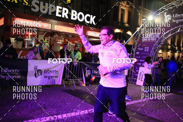 Buy your photos of the eventS�o Silvestre Porto 2019 on Fotop