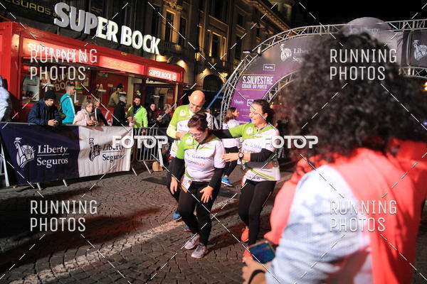 Buy your photos of the eventS�o Silvestre Porto 2019 on Fotop
