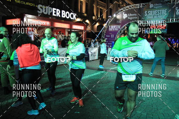 Buy your photos of the eventS�o Silvestre Porto 2019 on Fotop