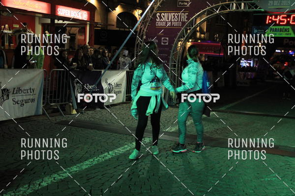 Buy your photos of the eventS�o Silvestre Porto 2019 on Fotop