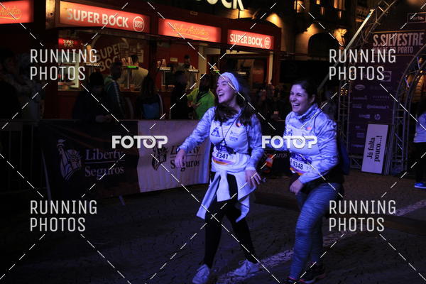 Buy your photos of the eventS�o Silvestre Porto 2019 on Fotop