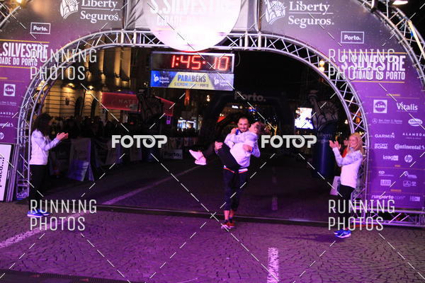 Buy your photos of the eventS�o Silvestre Porto 2019 on Fotop