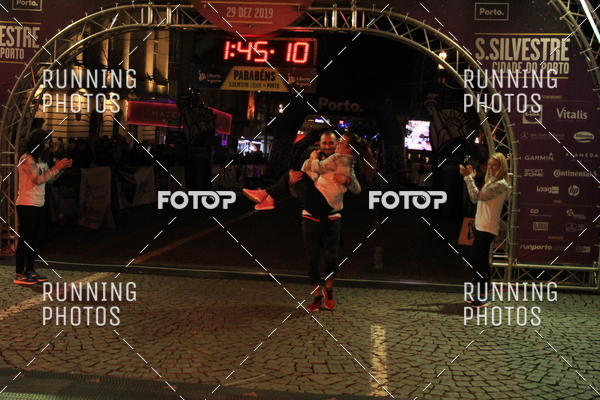 Buy your photos of the eventS�o Silvestre Porto 2019 on Fotop