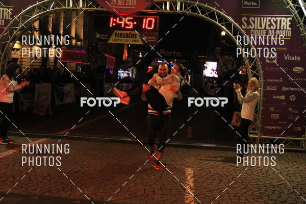 Buy your photos of the eventS�o Silvestre Porto 2019 on Fotop