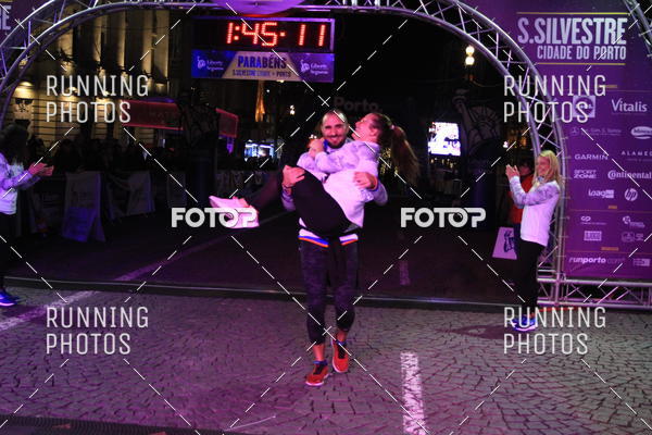 Buy your photos of the eventS�o Silvestre Porto 2019 on Fotop
