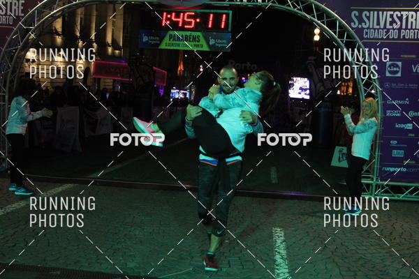 Buy your photos of the eventS�o Silvestre Porto 2019 on Fotop
