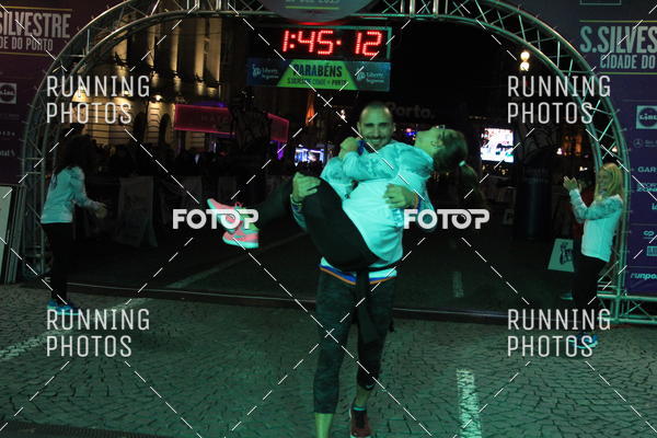 Buy your photos of the eventS�o Silvestre Porto 2019 on Fotop