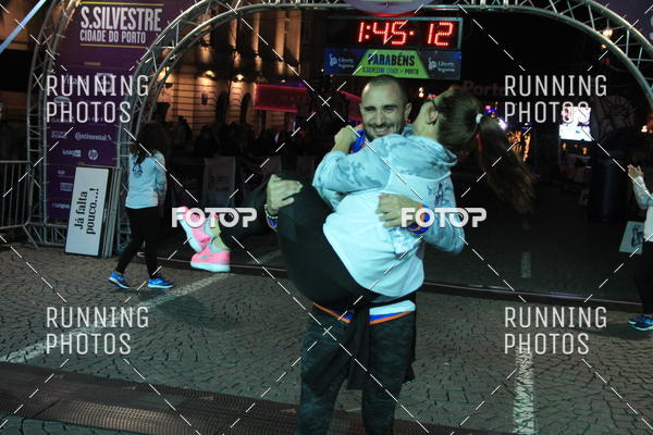 Buy your photos of the eventS�o Silvestre Porto 2019 on Fotop