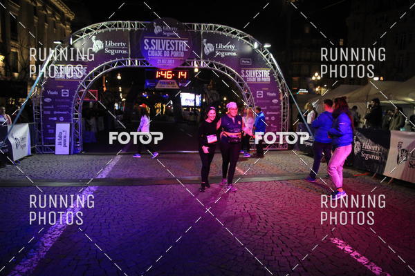 Buy your photos of the eventS�o Silvestre Porto 2019 on Fotop