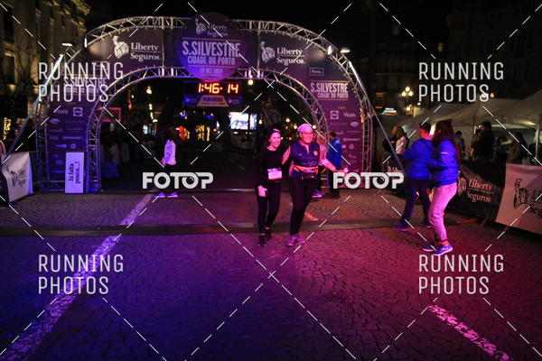Buy your photos of the eventS�o Silvestre Porto 2019 on Fotop
