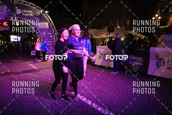Buy your photos of the eventS�o Silvestre Porto 2019 on Fotop