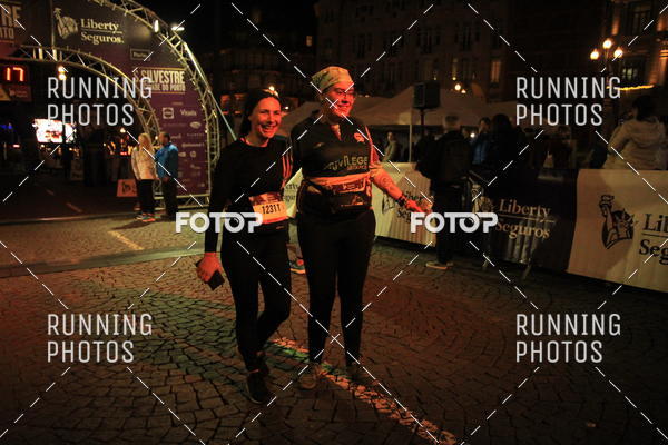 Buy your photos of the eventS�o Silvestre Porto 2019 on Fotop