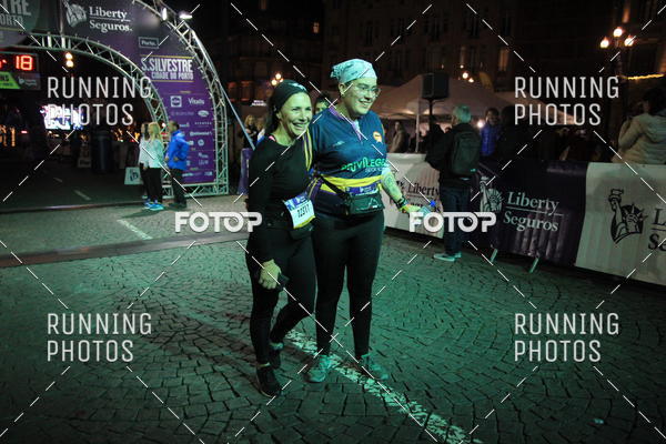 Buy your photos of the eventS�o Silvestre Porto 2019 on Fotop