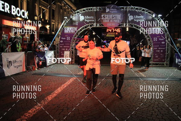 Buy your photos of the eventS�o Silvestre Porto 2019 on Fotop