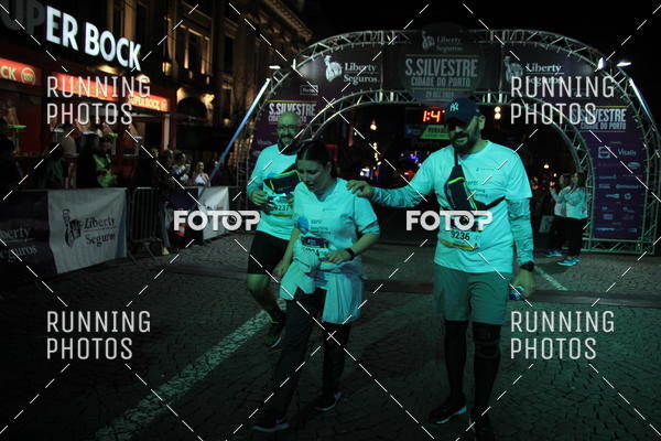 Buy your photos of the eventS�o Silvestre Porto 2019 on Fotop
