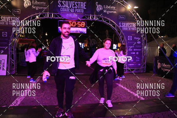 Buy your photos of the eventS�o Silvestre Porto 2019 on Fotop