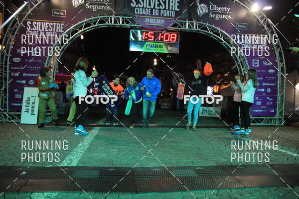 Buy your photos of the eventS�o Silvestre Porto 2019 on Fotop