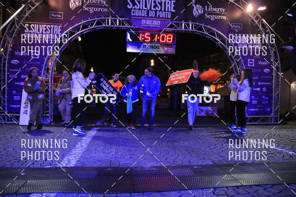 Buy your photos of the eventS�o Silvestre Porto 2019 on Fotop