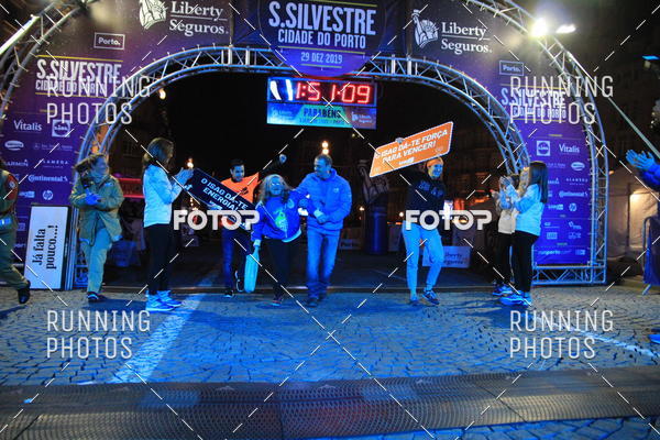 Buy your photos of the eventS�o Silvestre Porto 2019 on Fotop