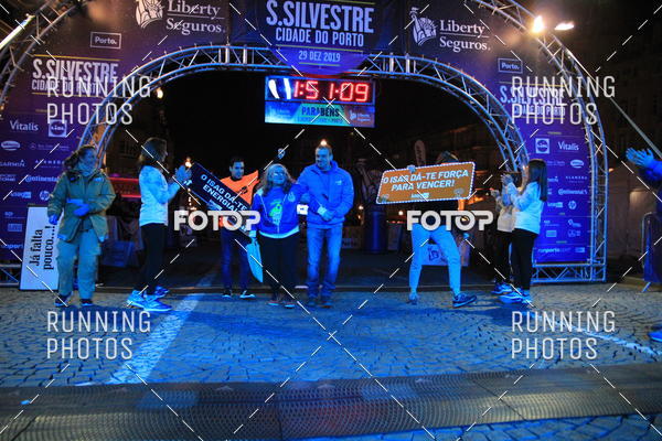 Buy your photos of the eventS�o Silvestre Porto 2019 on Fotop