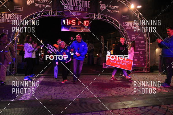 Buy your photos of the eventS�o Silvestre Porto 2019 on Fotop